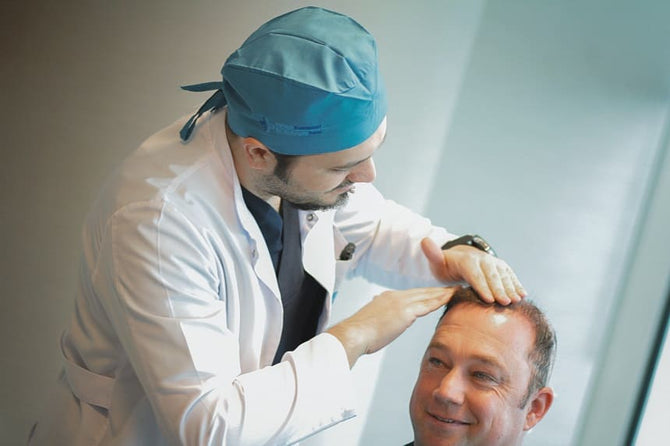 La perte de cheveux est-elle plus fréquente en été ?