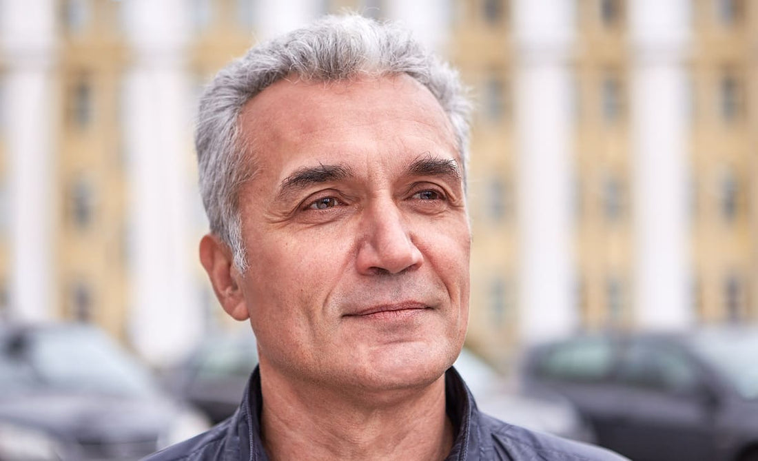 Graues Haar - Attraktiv oder störend?