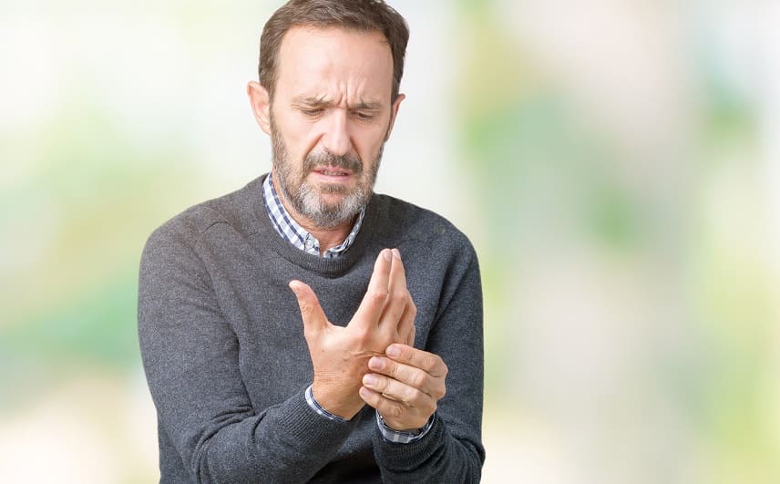 Weshalb kann Haarausfall bei Rheuma auftreten?