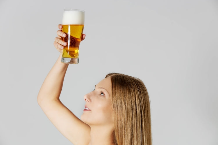 Haare mit Bier waschen: Ungewöhnlich, aber effektiv