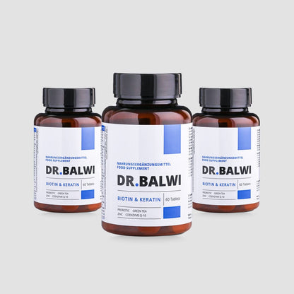 Drei braune Flaschen Dr. Balwi Shop Biotin & Keratin Tabletten, jede mit einem weiß-blauen Etikett und 60 Tabletten, sind vor einem schlichten hellgrauen Hintergrund abgebildet.
