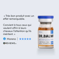 Eine Flasche Dr. Balwi Hair Complex Meso Serum wird neben einer französischen Kundenrezension gezeigt, in der die bemerkenswerte Wirkung des Serums gelobt und mit fünf Sternen auf Reviews.io bewertet wird. Der Text hebt die Vorteile für die Haarpflege hervor.