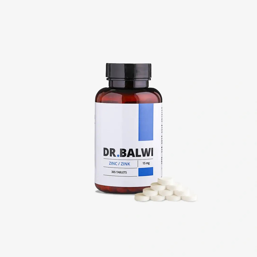 Eine braune Plastikflasche mit der Aufschrift "Zink Tabletten" aus dem Dr. Balwi Shop (365 Tabletten, 15 mg) wird mit runden weißen Tabletten daneben - ideal zur Unterstützung des Immunsystems und des Haarwachstums - auf einem sauberen weißen Hintergrund gezeigt.