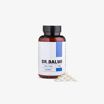 Eine braune Plastikflasche mit der Aufschrift "Zink Tabletten" aus dem Dr. Balwi Shop (365 Tabletten, 15 mg) wird mit runden weißen Tabletten daneben - ideal zur Unterstützung des Immunsystems und des Haarwachstums - auf einem sauberen weißen Hintergrund gezeigt.