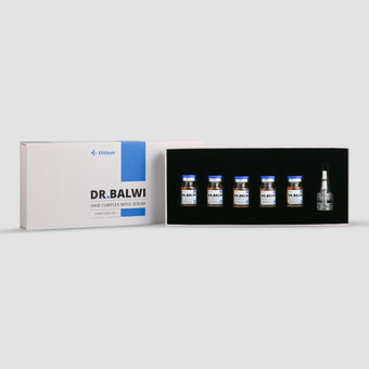 Eine weiße Schachtel mit der Aufschrift Dr. Balwi Meso Therapie (Refill) aus dem Dr. Balwi Shop enthält fünf Serumfläschchen und ein Tropffläschchen in schwarzem Schaumstoff, mit dem Elithair-Logo auf der Schachtel, zum Haarausfall vorbeugen.